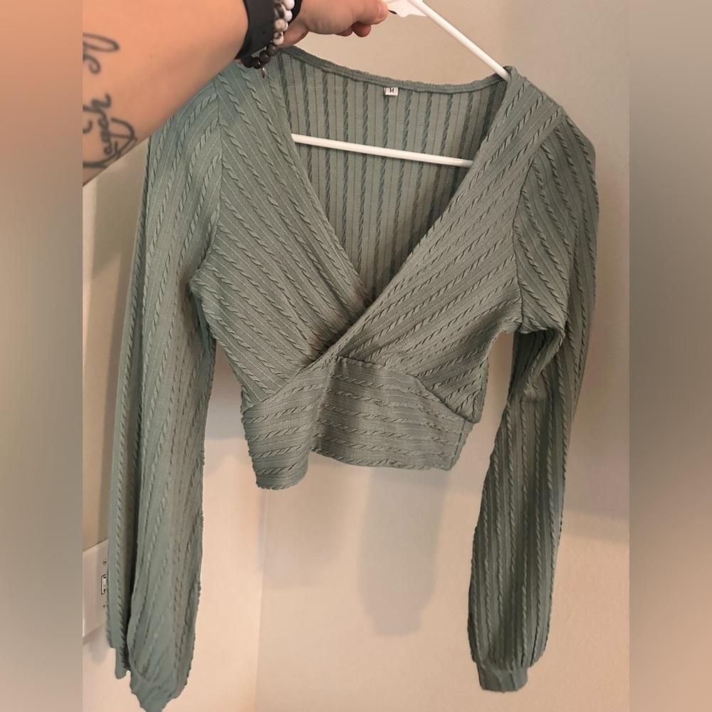 Sage cropped long sleeve w cable knit pattern